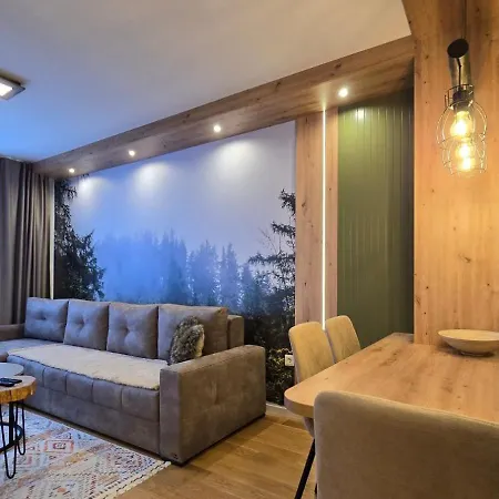 Snowflake Chalet - Aurora *